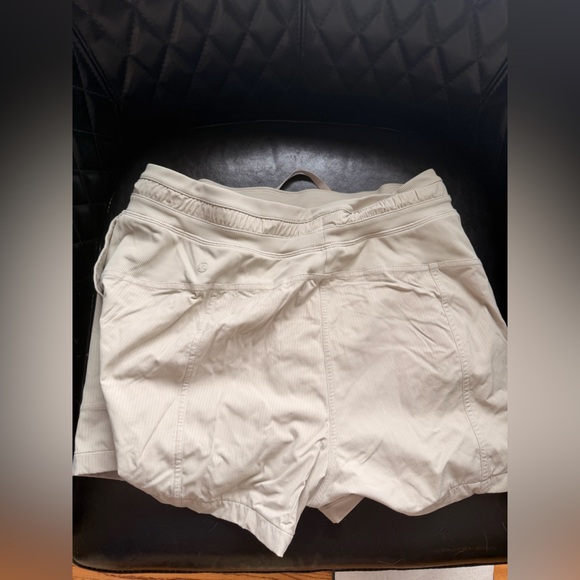 Lululemon Cream dance studio shorts 3.5 inches - Picture 2 of 4